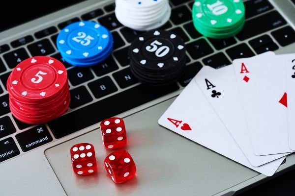 Người dùng Việt Nam trải nghiệm cá cược thể thao trên điện thoại